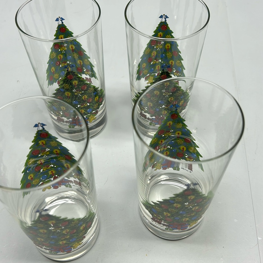 Set of 4 Christmas tree painted drink glasses by Action